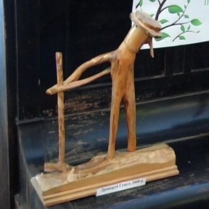 Відкрилася виставка скульптур із дерева любомльського журналіста