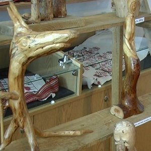 Відкрилася виставка скульптур із дерева любомльського журналіста