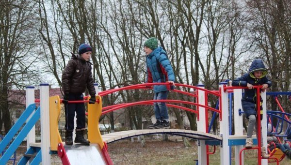 На Прибужжі активно відкривають дитячі майданчики