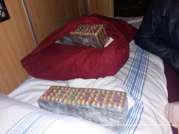 У потязі «Київ-Варшава» пасажири хотіли перевезти 36 тисяч таблеток. ФОТО