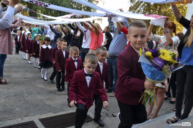 Каша та вишиті рушники: Перший дзвоник у школі №5