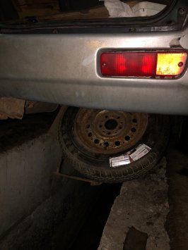 У  «Доманове» в іноземця вилучили автомобіль, набитий контрабандними цигарками. ФОТО