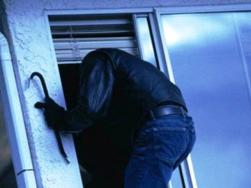 У Нововолинську злодії серед ночі винесли з квартири усі цінності