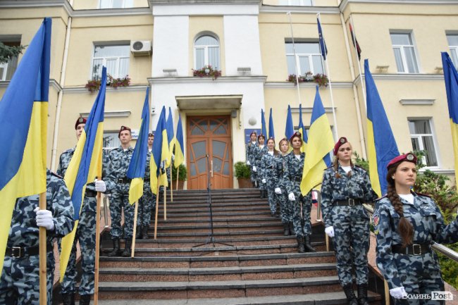 Як мерія Луцька відзначила День Державного Прапора. ФОТО