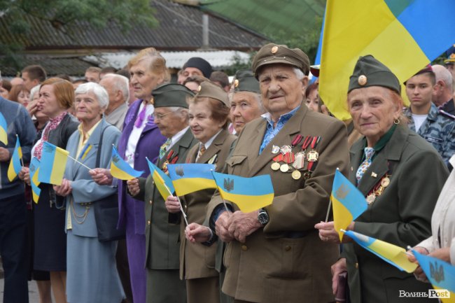 Як мерія Луцька відзначила День Державного Прапора. ФОТО