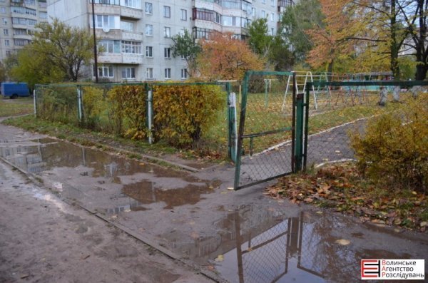 У Луцьку діти змушені «допливати» у садок 