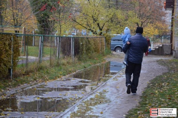 У Луцьку діти змушені «допливати» у садок 