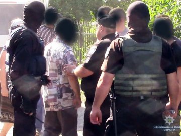 Волинян, які шарпали та штовхали поліцейських, можуть «посадити». ФОТО