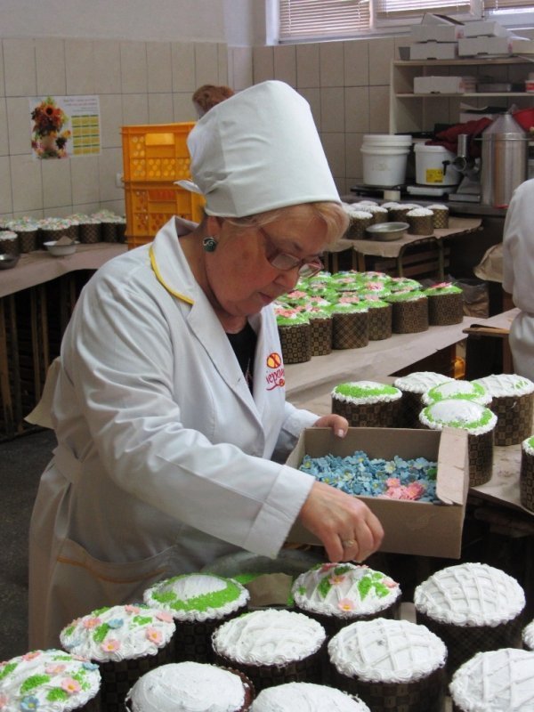 «ТЕРЕМНО ХЛІБ» благословили на виробництво великодніх пасок*