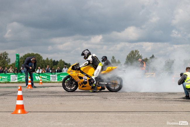 У Луцьку відбулися видовищні авто- і мотогонки. ФОТОРЕПОРТАЖ