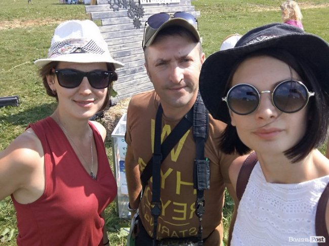 Зліва - волонтер Любава Казмірчук, посередині - фотограф Павло Березюк, справа - репортер Ольга Валянік