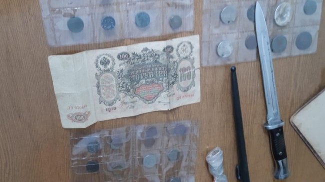 В пасажира рейсового автобуса «Ковель-Брест» знайшли старовинні монети та Псалтир 18 століття. ФОТО