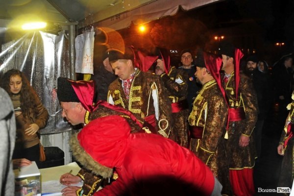 Вечірній Євромайдан у Луцьку. ФОТО