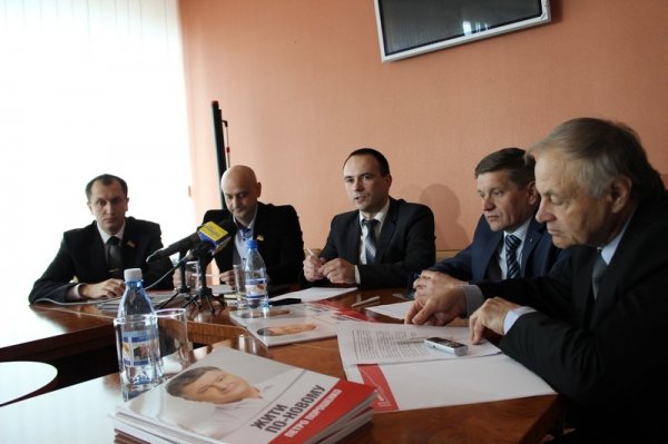 Група луцьких депутатів підтримала Порошенка*