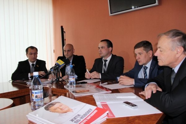 Група луцьких депутатів підтримала Порошенка*
