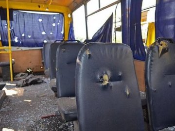 На Сході терористи обстріляли автобус з цивільними. Загинула людина