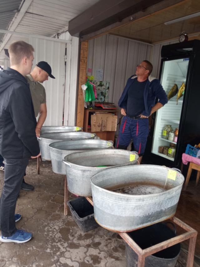 Рейди на ринках Волині: перевіряли, чи є у продажі загибла через підрив Каховської ГЕС риба. ФОТО