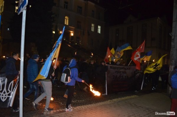 «На деревах замість листя розіпнем сепаратиста», - Марш у Луцьку. ФОТО. ВІДЕО