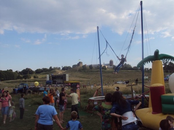 У Підкамені діди фестивалять разом із молоддю 