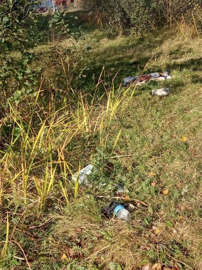 Студенти волинського коледжу прибрали територію поблизу річки. ФОТО