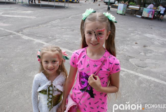 Народні гуляння у місті на Волині. ФОТО