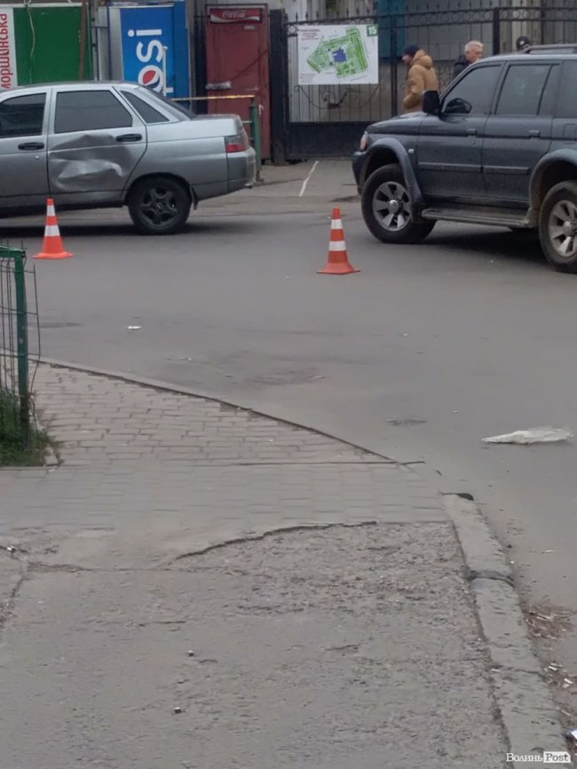 Біля Варшавського ринку у Луцьку – аварія 