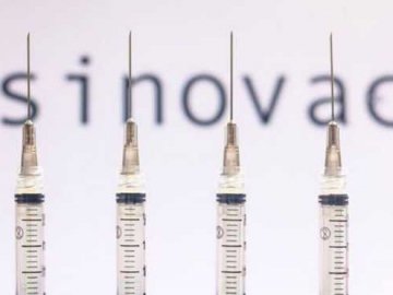 В Україну прибула ще одна партія вакцини Sinovac