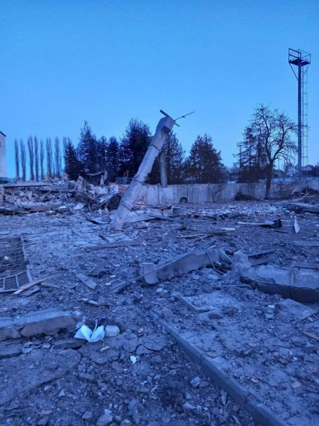 Окупанти ракетами обстріляли селище на Київщині. ВІДЕО