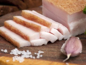 В Україні рекордно здорожчало домашнє сало