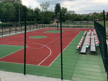 Баскетбольний майданчик поблизу луцького парку готують до відкриття. ФОТО. ВІДЕО