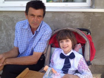 Сім кіл пекла, аби могти жити: батьки особливої дівчинки з Волині благають про допомогу