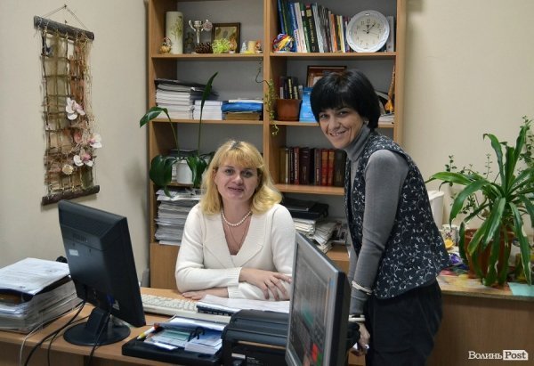 Заступник гендиректора з питань телебачення і радіомовлення Юлія Романюк і директор радіо «Луцьк» Вікторія Олещенко