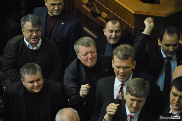 Волинський нардеп кидався гречкою в свого колегу. ФОТО