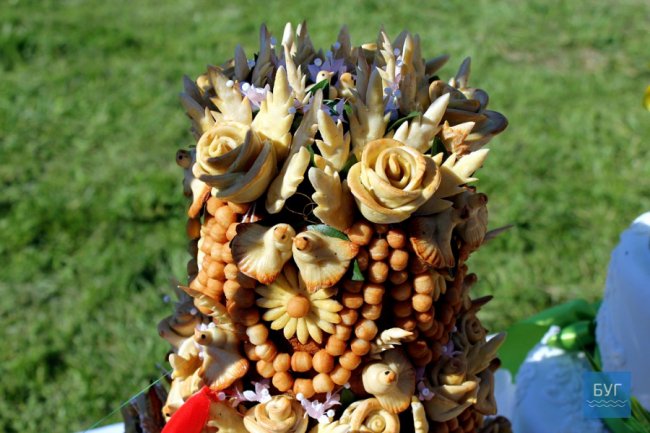 До Володимира привезли короваї з усієї області. ФОТО