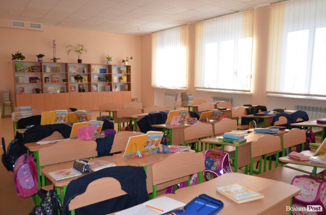 Кольорові стіни, ігрова кімната і басейн: луцька школа №27 зсередини. ФОТО