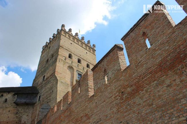 У Луцьку меценати профінансують відновлення зовнішньої стіни замку. ФОТО