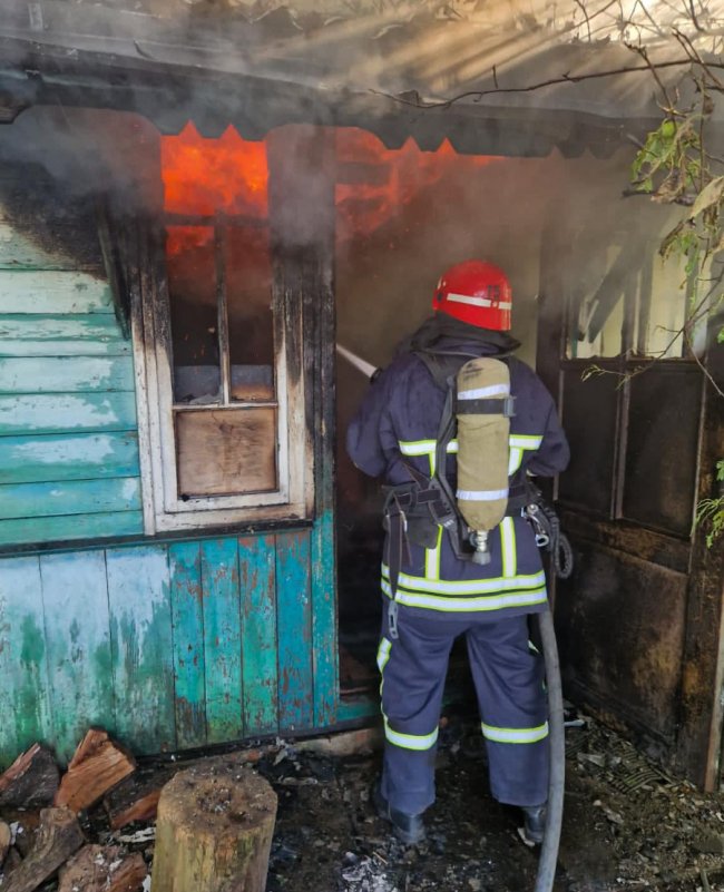 На Волині горів житловий будинок: врятували людину. ФОТО