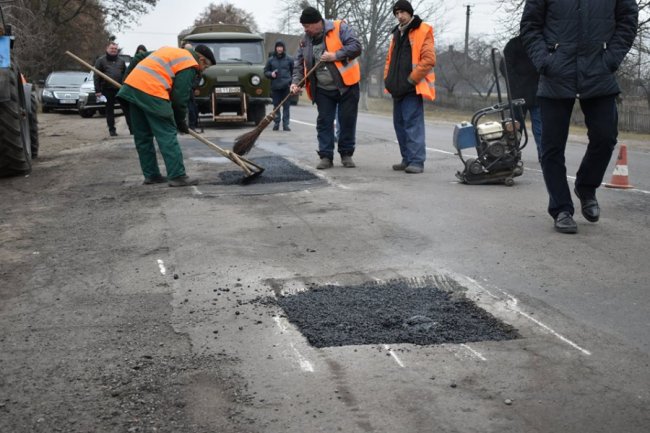 На Волині тестують нове обладнання для ремонту доріг. ФОТО