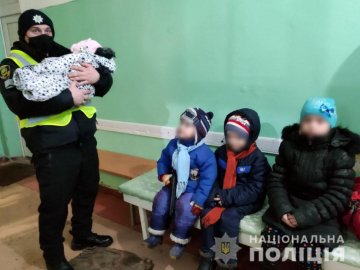 Без їжі і в холодному будинку: на Донеччині батьки залишили напризволяще чотирьох дітей 