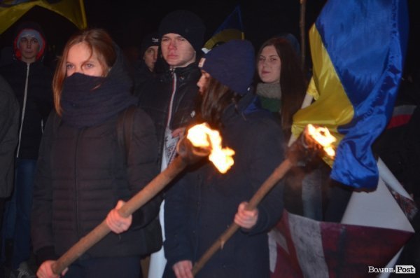 «На деревах замість листя розіпнем сепаратиста», - Марш у Луцьку. ФОТО. ВІДЕО