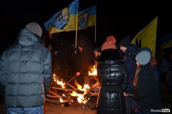 «На деревах замість листя розіпнем сепаратиста», - Марш у Луцьку. ФОТО. ВІДЕО