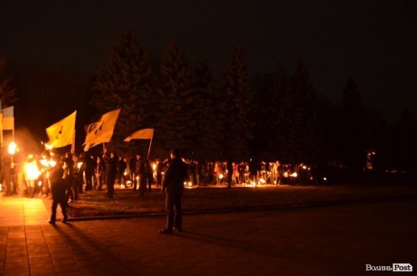 «На деревах замість листя розіпнем сепаратиста», - Марш у Луцьку. ФОТО. ВІДЕО