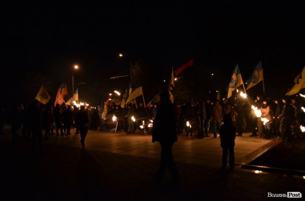 «На деревах замість листя розіпнем сепаратиста», - Марш у Луцьку. ФОТО. ВІДЕО
