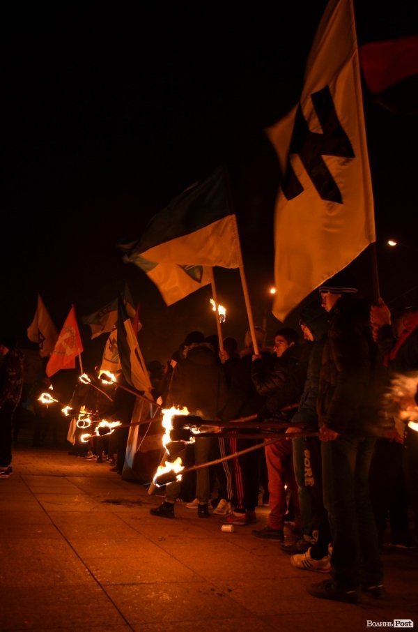 «На деревах замість листя розіпнем сепаратиста», - Марш у Луцьку. ФОТО. ВІДЕО