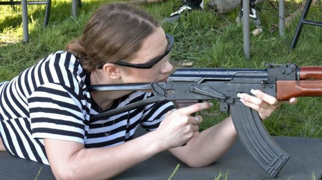 У Луцьку старшокласників вчать керувати дронами, стріляти, шукати вибухівку. ВІДЕО