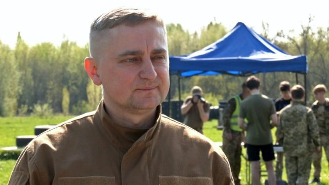 У Луцьку старшокласників вчать керувати дронами, стріляти, шукати вибухівку. ВІДЕО