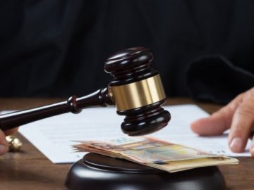 Як покарали суддю з Волині, якого зловили на хабарі