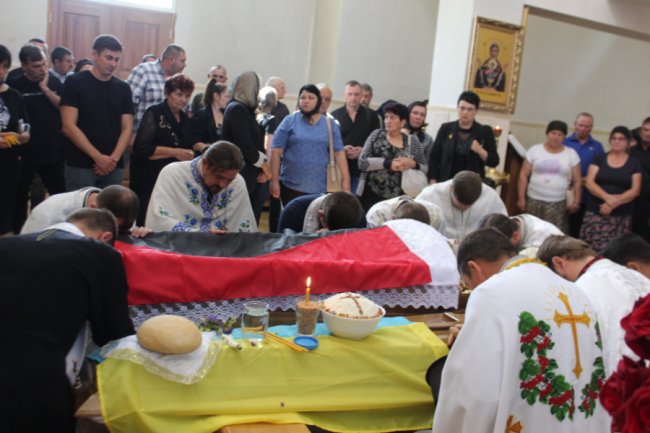 На Волині попрощалися з Героєм, командиром стрілецького взводу 100-ої окремої бригади тероборони Юрієм Шабатом