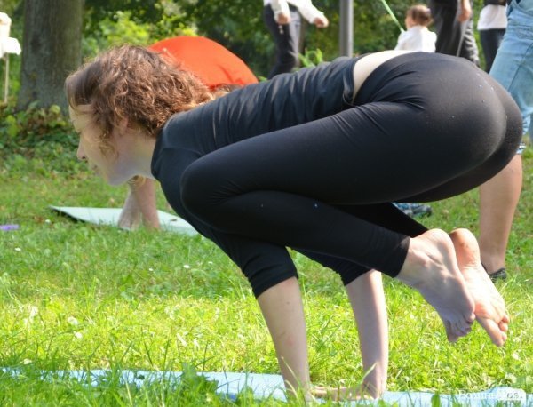 Осінь у Луцьку зустрічали йогою. ФОТО