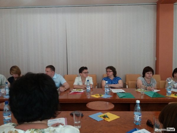 У Луцьку говорили про те, як встигати бути політиком та мамою. ФОТО